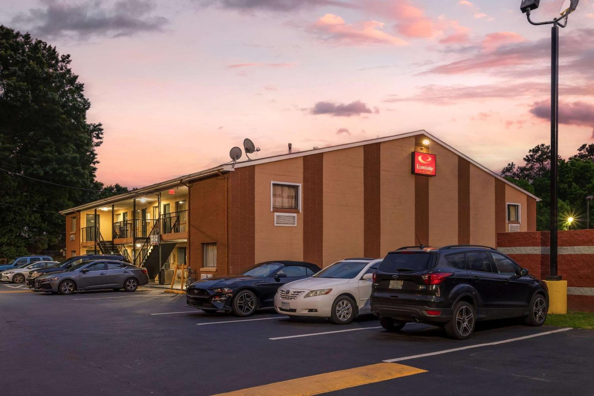 Econo Lodge Inn & Suites I-64 & Us 13 Virginia Beach Exterior photo